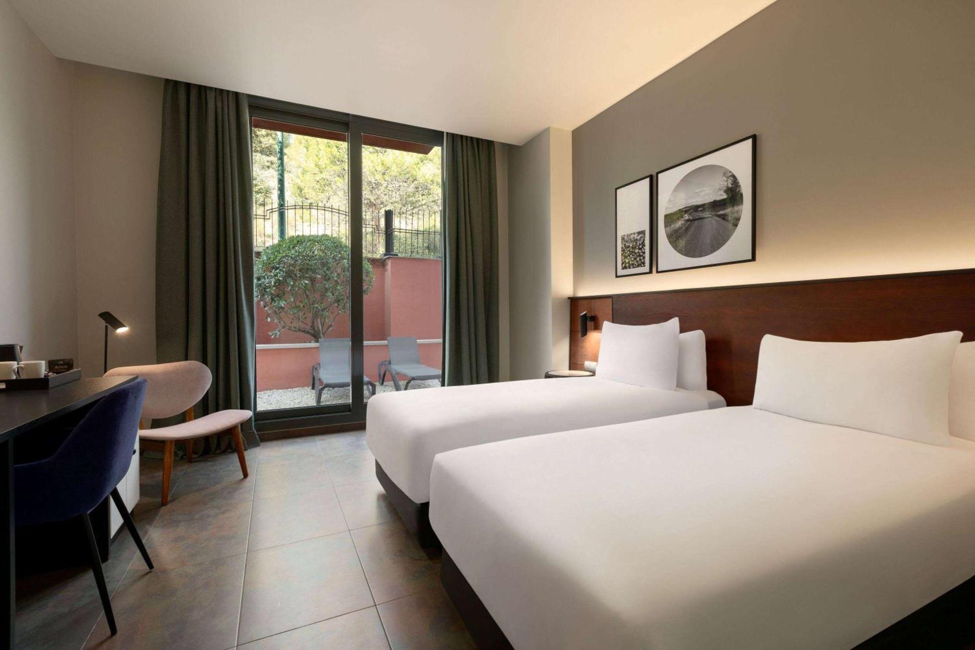 Dolce By Wyndham Barcelona Resort Sant Esteve Sesrovires Εξωτερικό φωτογραφία